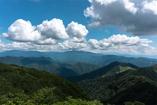 Mountain landscape under a cloudy sky